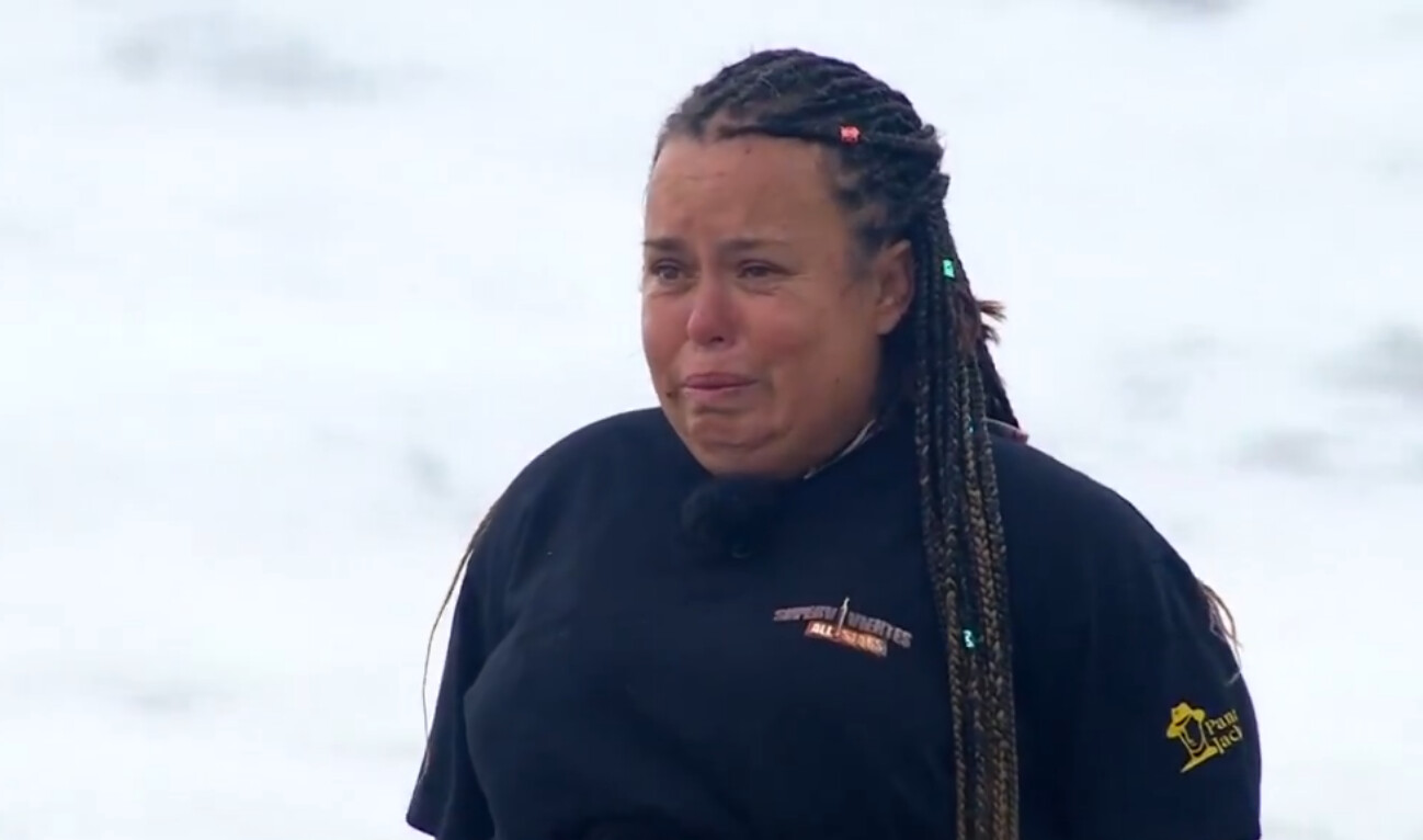 Chiqui emocionada en la playa