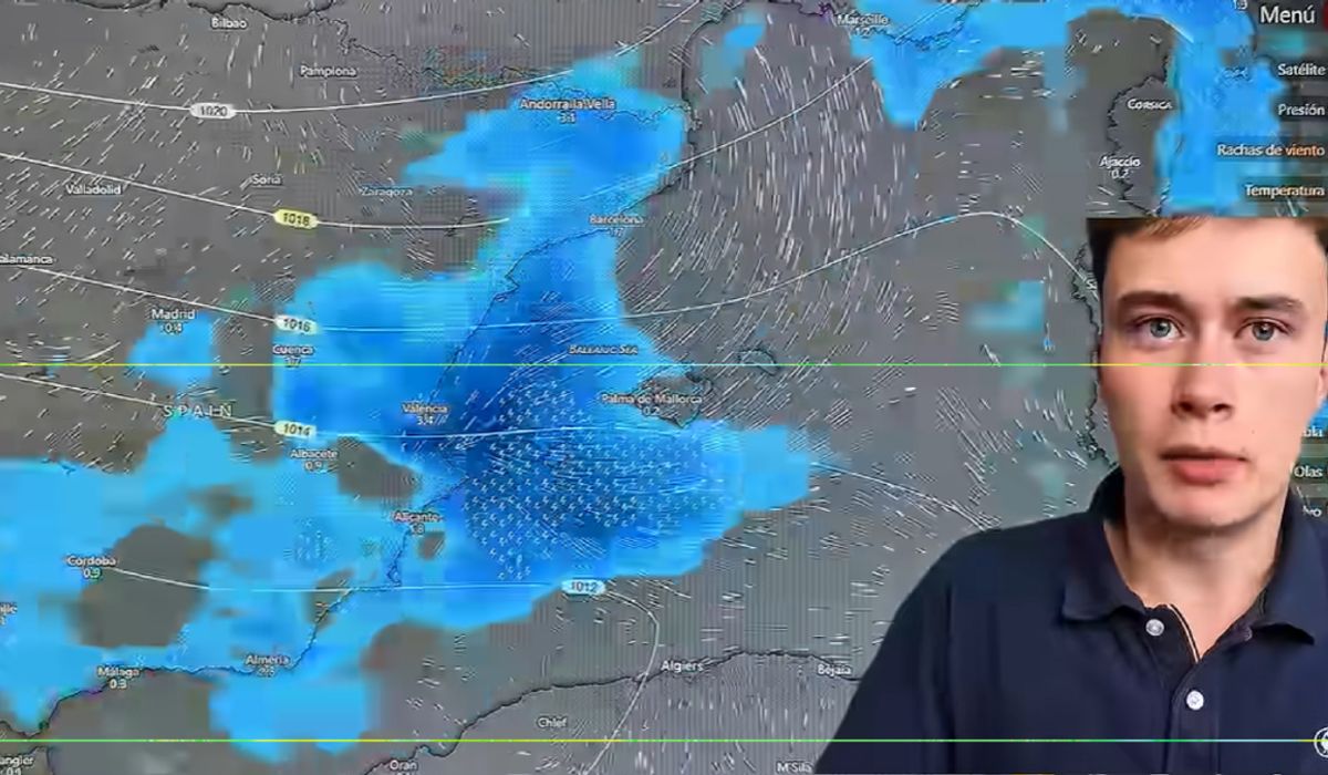 Jorge Rey ante un mapa del tiempo