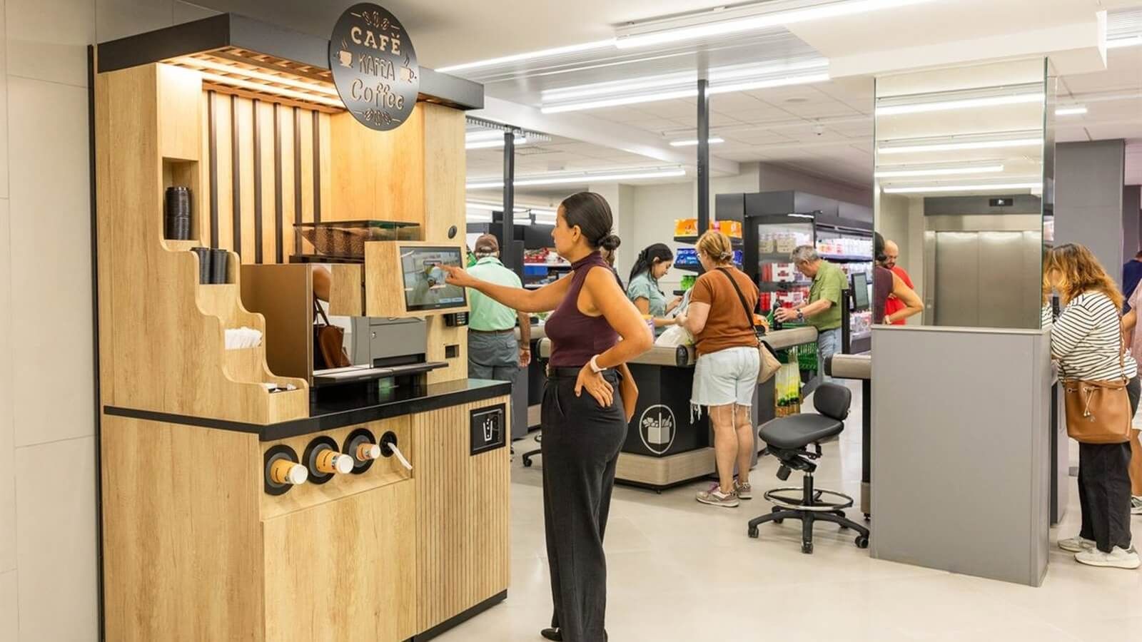 Zona de café en un supermercado Mercadona